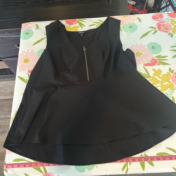 Torrid Sleeveless Peplum Top EUC Size 4 - Picture 2 of 7